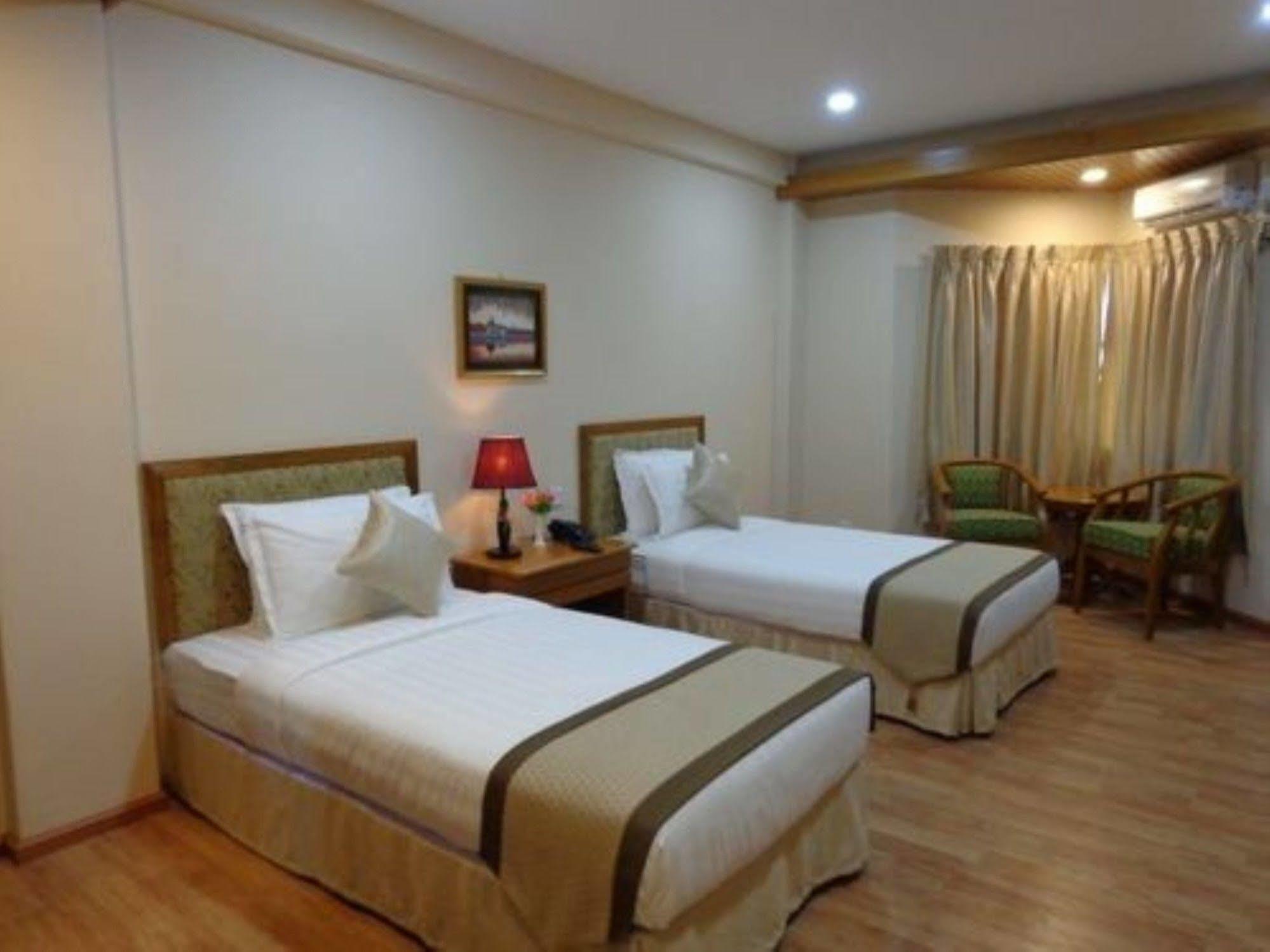 Royal Khattar Hotel Rangoon Eksteriør billede