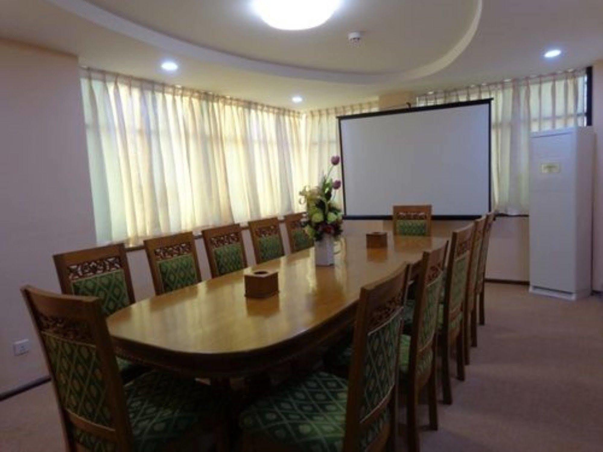 Royal Khattar Hotel Rangoon Eksteriør billede