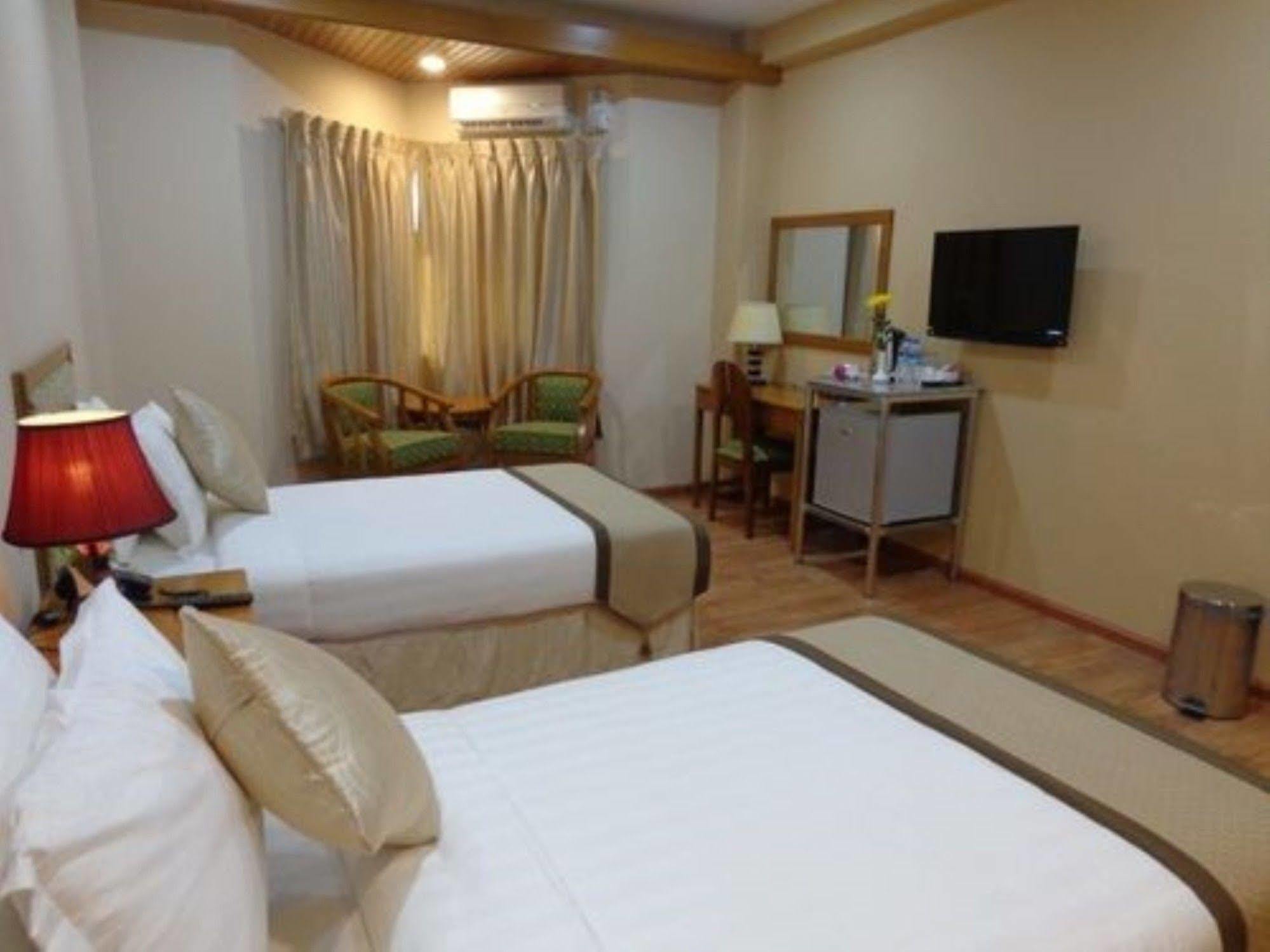 Royal Khattar Hotel Rangoon Eksteriør billede